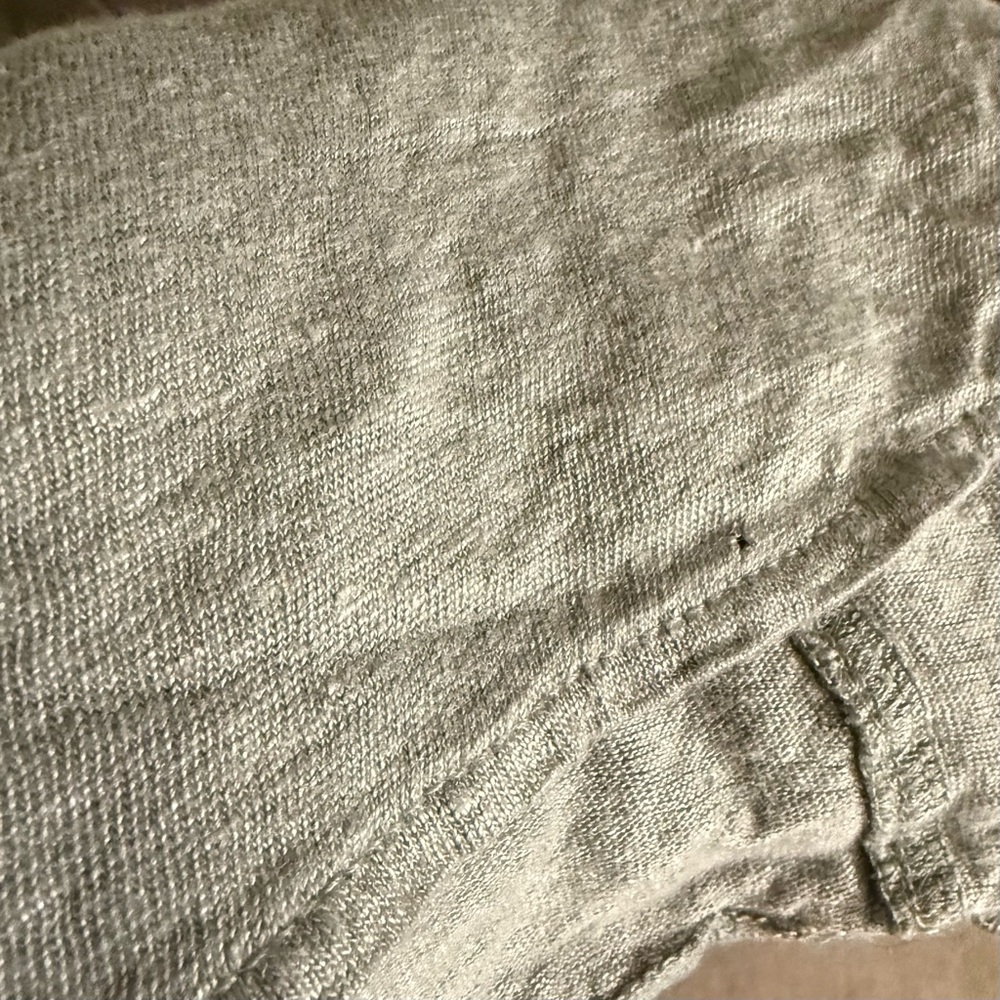 Tahari Light Sage V-Neck Short Sleeve 100% Linen Tee Classic Old Money - Picture 4 of 5